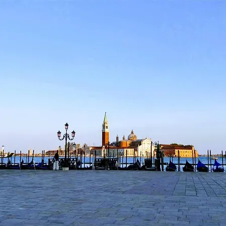 Porte Di Venezia, Tessera Aeroporto Guest house *
